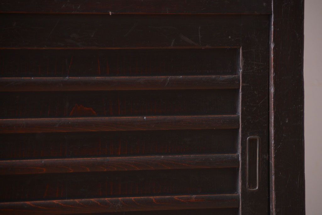 アンティーク家具　古民具・骨董　横桟引き戸の時代戸棚(水屋箪笥)
