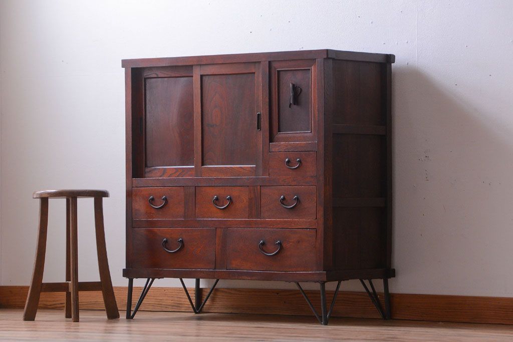 アンティーク家具　アンティーク　前面欅材の鉄脚キャビネット(収納棚)