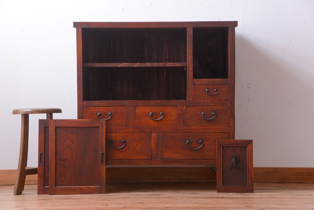 アンティーク家具　アンティーク　前面欅材の鉄脚キャビネット(収納棚)