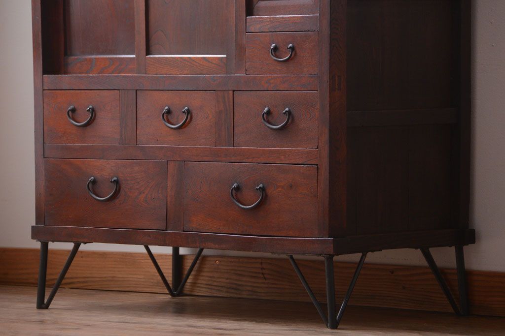 アンティーク家具　アンティーク　前面欅材の鉄脚キャビネット(収納棚)