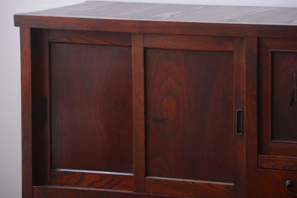 アンティーク家具　アンティーク　前面欅材の鉄脚キャビネット(収納棚)