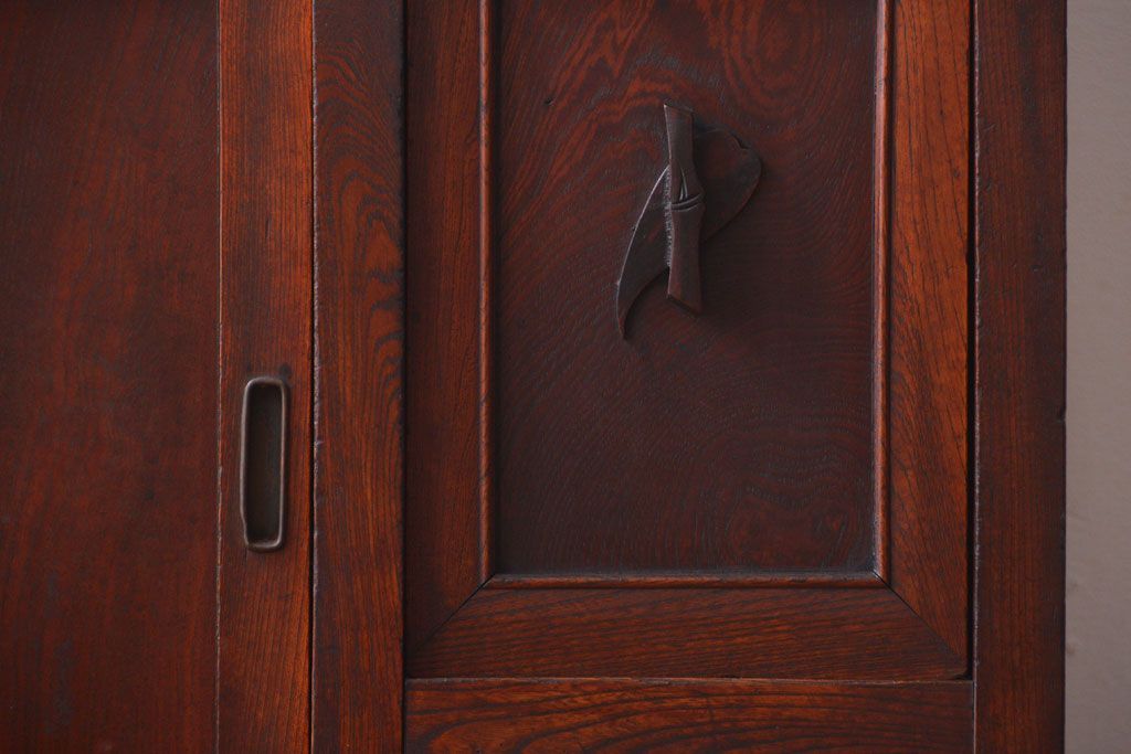 アンティーク家具　アンティーク　前面欅材の鉄脚キャビネット(収納棚)