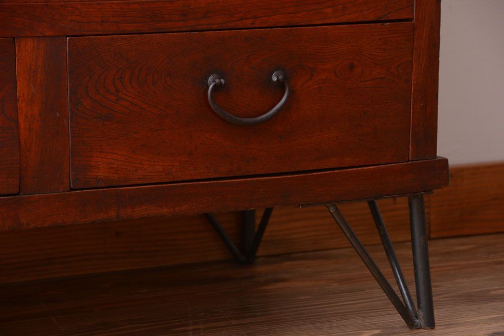 アンティーク家具　アンティーク　前面欅材の鉄脚キャビネット(収納棚)