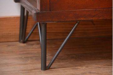 アンティーク家具　アンティーク　前面欅材の鉄脚キャビネット(収納棚)