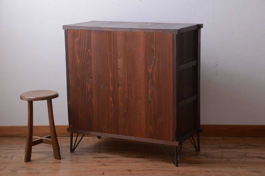 アンティーク家具　アンティーク　前面欅材の鉄脚キャビネット(収納棚)