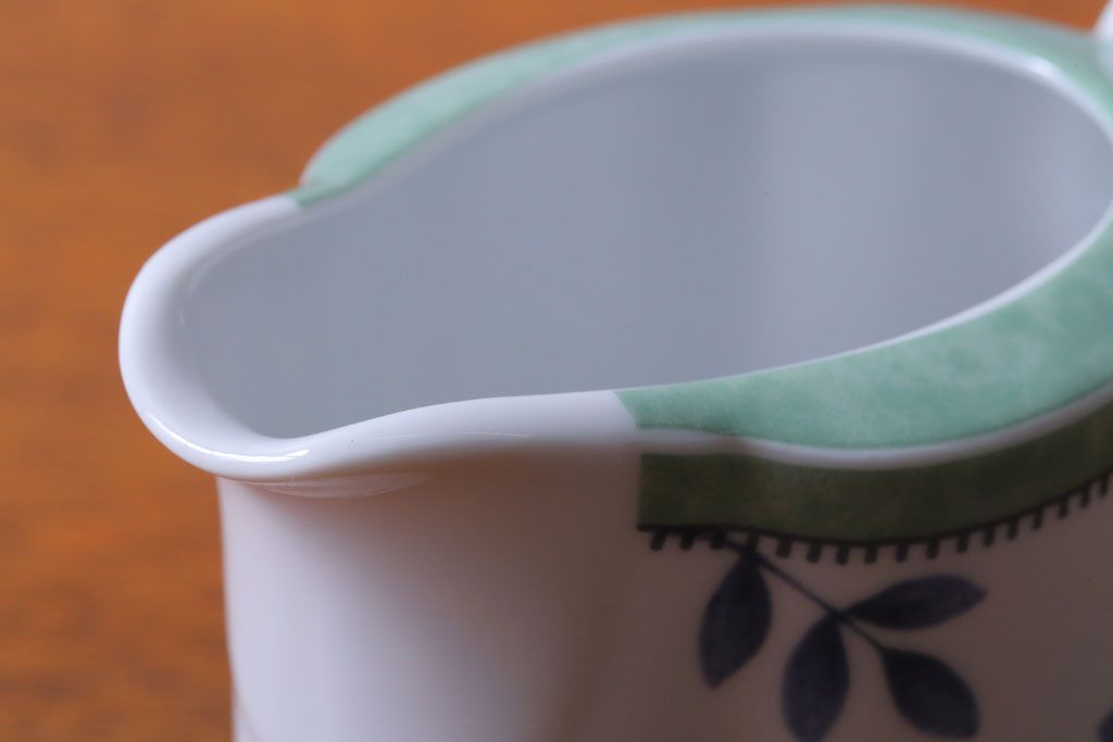 アンティーク雑貨　Villeroy&Boch(ビレロイ&ボッホ)　スイッチ3　カップ&ソーサー4客・クリーマー