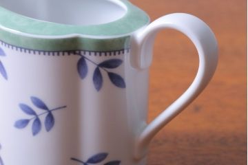 アンティーク雑貨　Villeroy&Boch(ビレロイ&ボッホ)　スイッチ3　カップ&ソーサー4客・クリーマー