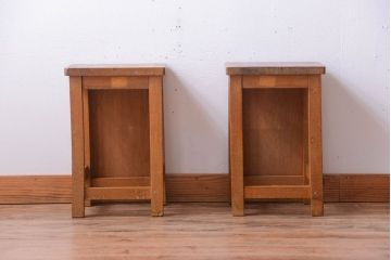 レトロ家具　昭和レトロ　古い学校の木製角スツール2脚セット(1)