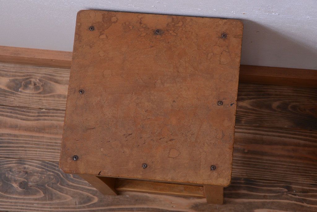 レトロ家具　昭和レトロ　古い学校の木製角スツール2脚セット(1)