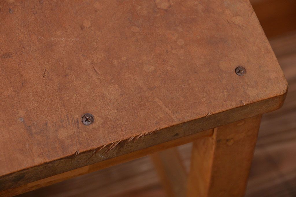 レトロ家具　昭和レトロ　古い学校の木製角スツール2脚セット(1)