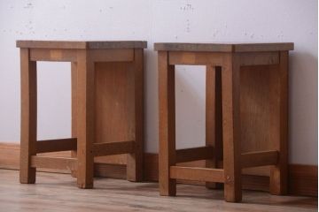 レトロ家具　昭和レトロ　古い学校の木製角スツール2脚セット(1)
