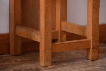 レトロ家具　昭和レトロ　古い学校の木製角スツール2脚セット(1)