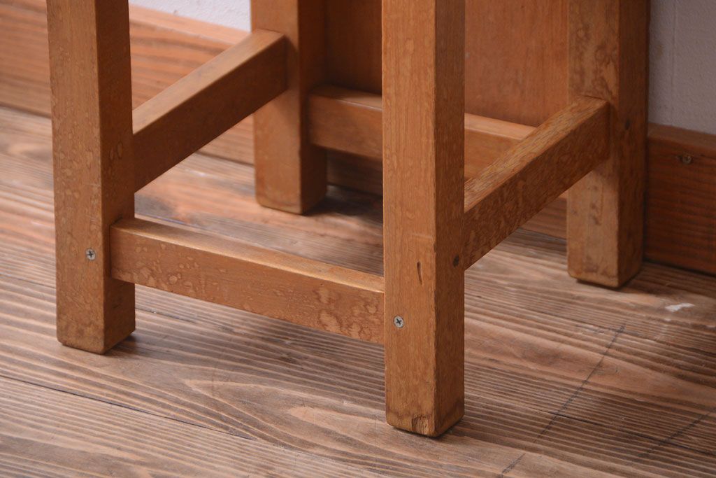 レトロ家具　昭和レトロ　古い学校の木製角スツール2脚セット(1)