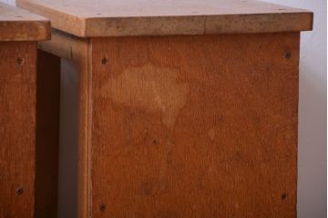 レトロ家具　昭和レトロ　古い学校の木製角スツール2脚セット(1)