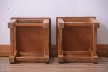 レトロ家具　昭和レトロ　古い学校の木製角スツール2脚セット(1)
