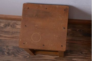 レトロ家具　昭和レトロ　古い学校の木製角スツール2脚セット(2)