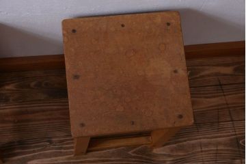 レトロ家具　昭和レトロ　古い学校の木製角スツール2脚セット(2)