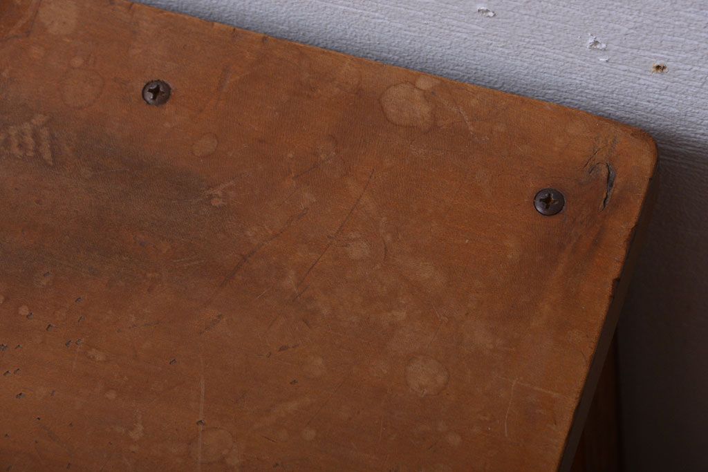 レトロ家具　昭和レトロ　古い学校の木製角スツール2脚セット(2)