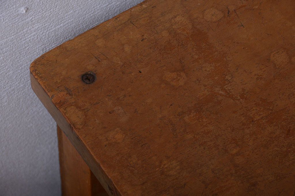 レトロ家具　昭和レトロ　古い学校の木製角スツール2脚セット(2)