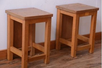 レトロ家具　昭和レトロ　古い学校の木製角スツール2脚セット(2)