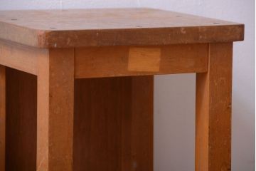 レトロ家具　昭和レトロ　古い学校の木製角スツール2脚セット(2)