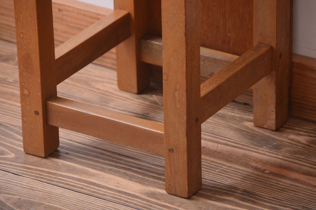 レトロ家具　昭和レトロ　古い学校の木製角スツール2脚セット(2)