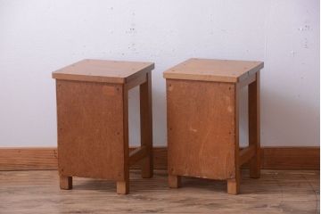レトロ家具　昭和レトロ　古い学校の木製角スツール2脚セット(2)