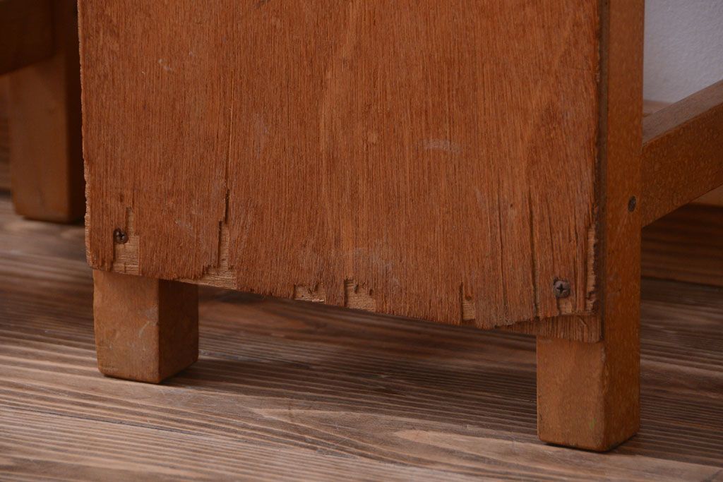 レトロ家具　昭和レトロ　古い学校の木製角スツール2脚セット(2)