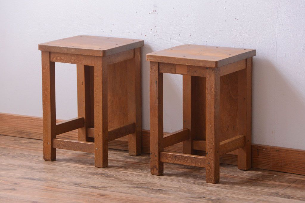 レトロ家具　昭和レトロ　古い学校の木製角スツール2脚セット(3)