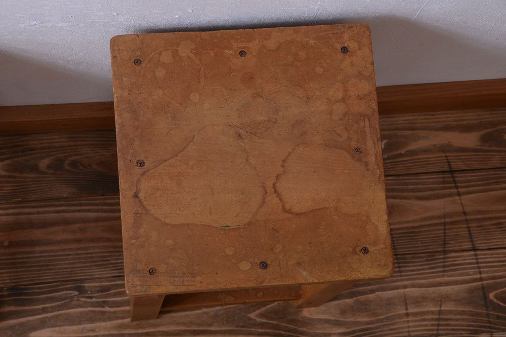 レトロ家具　昭和レトロ　古い学校の木製角スツール2脚セット(3)