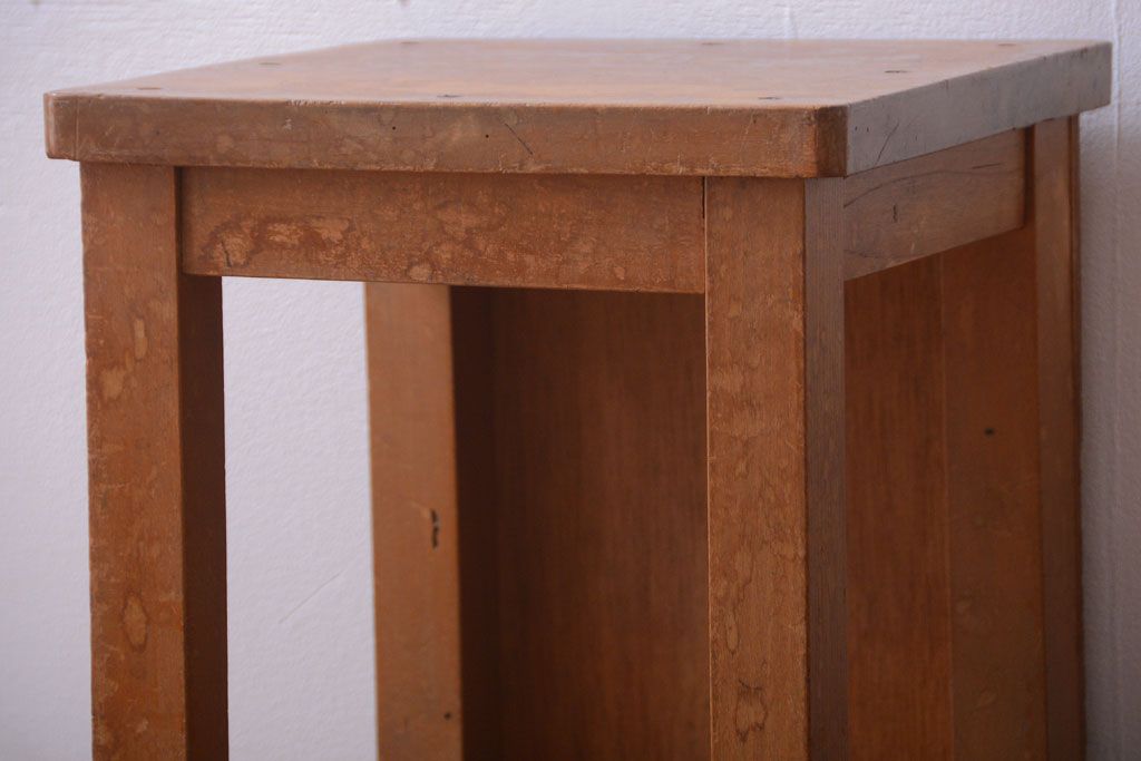 レトロ家具　昭和レトロ　古い学校の木製角スツール2脚セット(3)