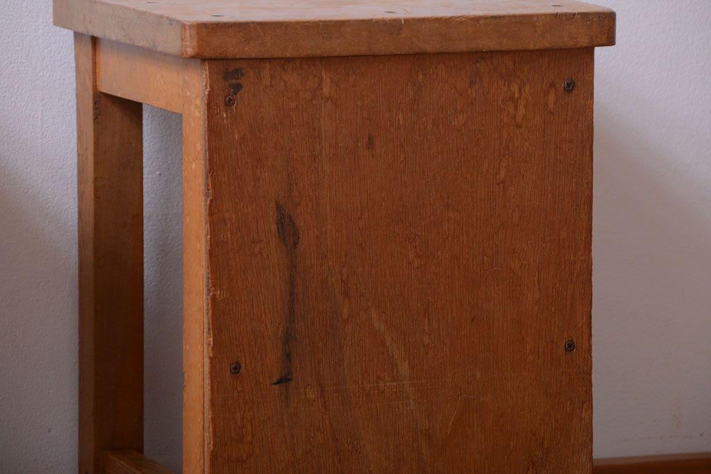 レトロ家具　昭和レトロ　古い学校の木製角スツール2脚セット(3)