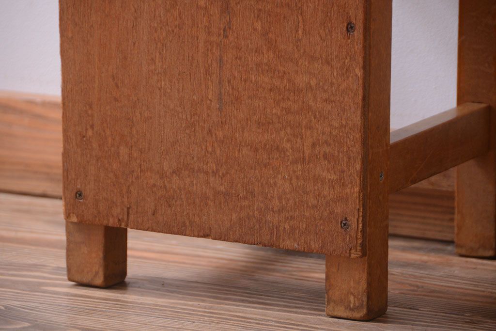 レトロ家具　昭和レトロ　古い学校の木製角スツール2脚セット(3)