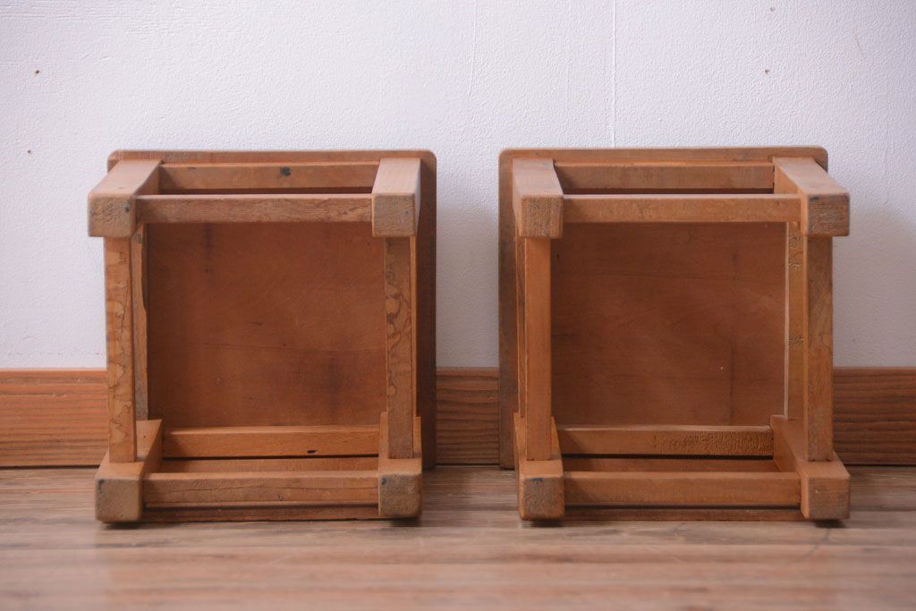 レトロ家具　昭和レトロ　古い学校の木製角スツール2脚セット(3)