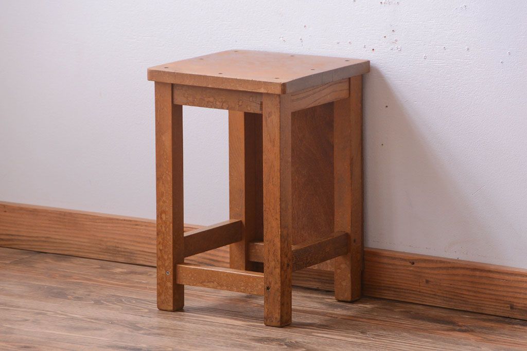 レトロ家具　昭和レトロ　古い学校の木製角スツール(1)