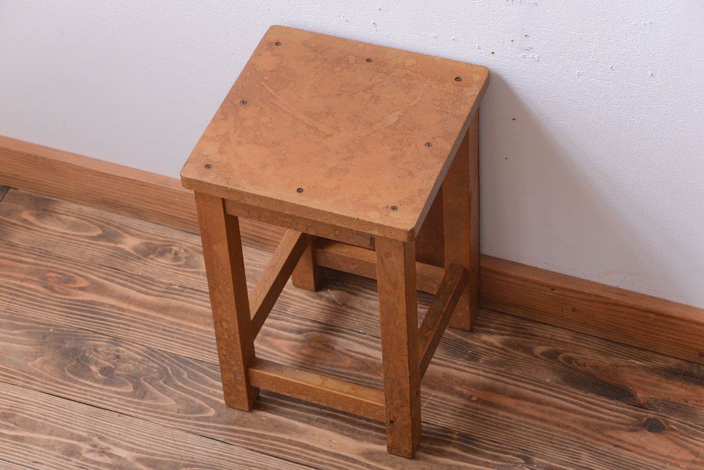 レトロ家具　昭和レトロ　古い学校の木製角スツール(1)