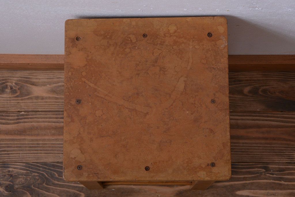 レトロ家具　昭和レトロ　古い学校の木製角スツール(1)