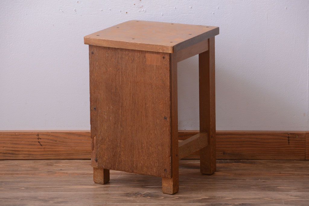 レトロ家具　昭和レトロ　古い学校の木製角スツール(1)