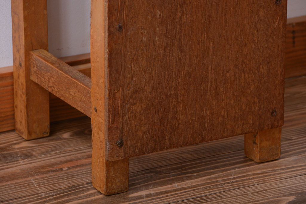 レトロ家具　昭和レトロ　古い学校の木製角スツール(1)