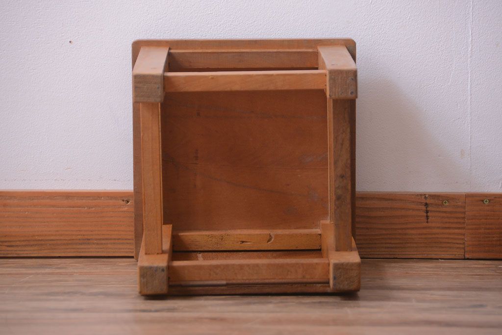 レトロ家具　昭和レトロ　古い学校の木製角スツール(1)