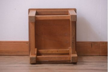レトロ家具　昭和レトロ　古い学校の木製角スツール(1)