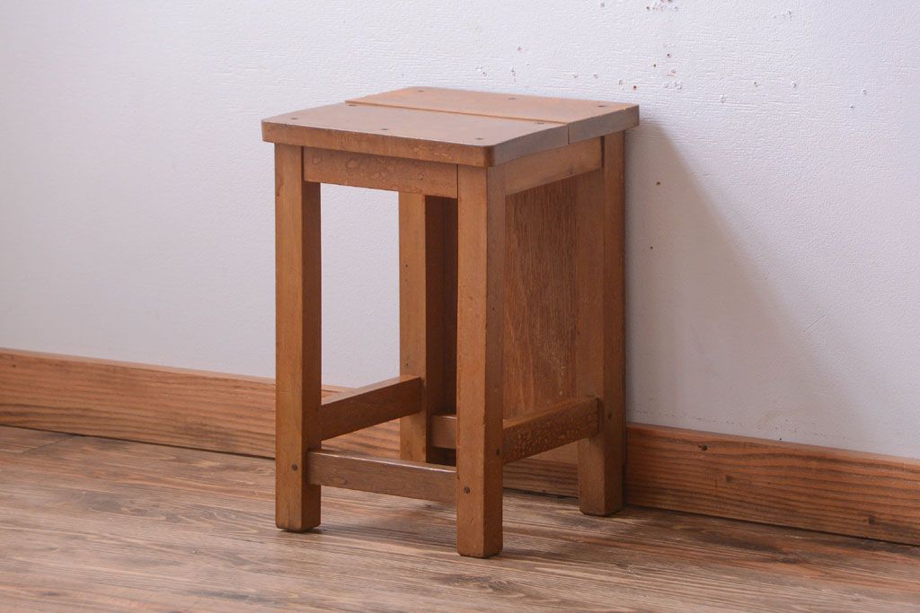 レトロ家具　昭和レトロ　古い学校の木製角スツール(2)