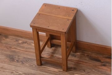 レトロ家具　昭和レトロ　古い学校の木製角スツール(2)