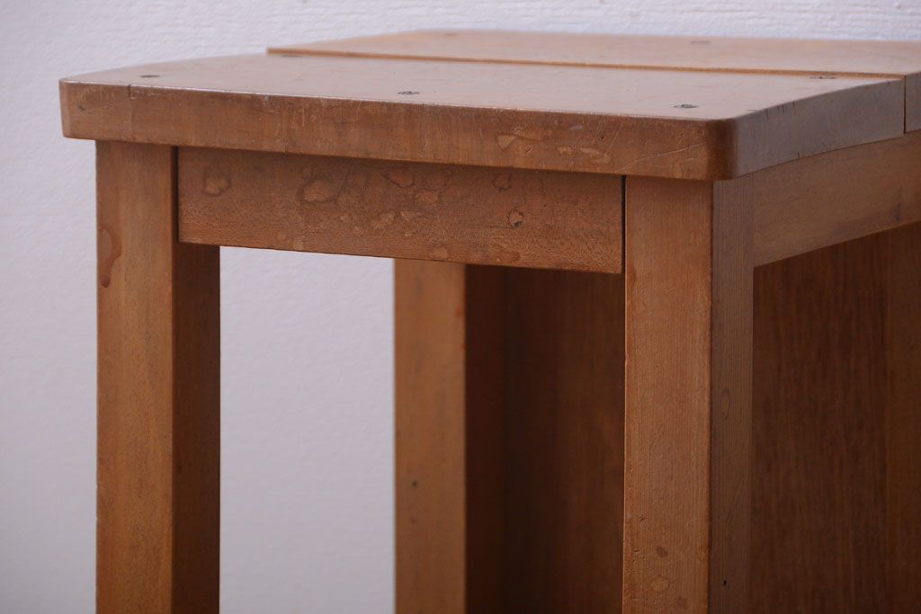 レトロ家具　昭和レトロ　古い学校の木製角スツール(2)