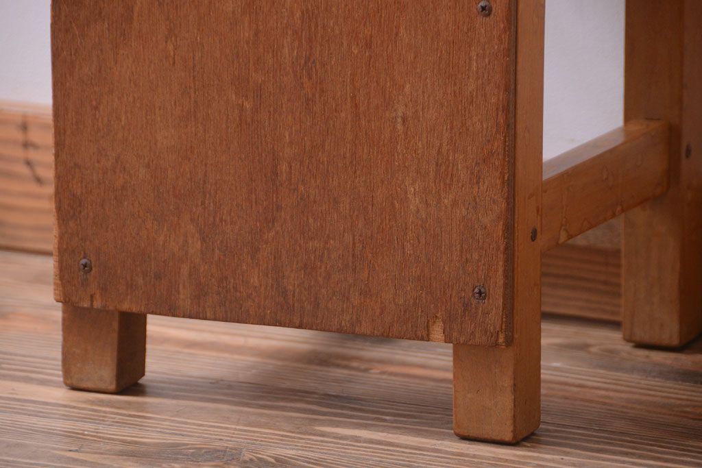 レトロ家具　昭和レトロ　古い学校の木製角スツール(2)