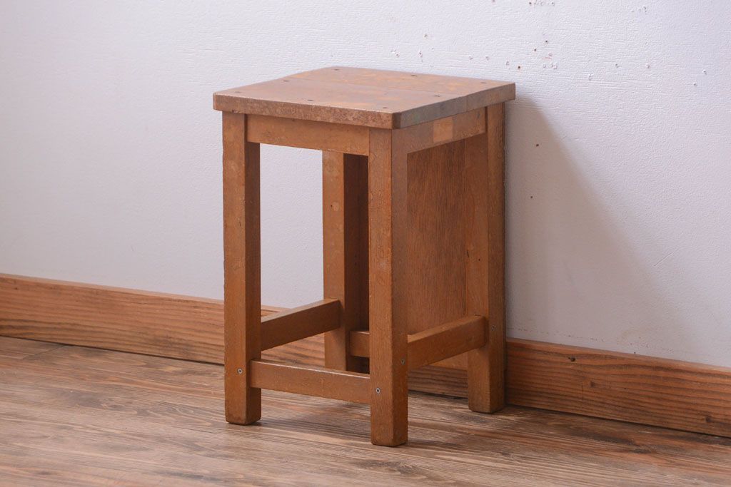 ヴィンテージ家具　ビンテージ　古い木のレトロな角スツール(1)