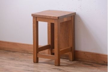 ヴィンテージ家具　ビンテージ　古い木のレトロな角スツール(1)