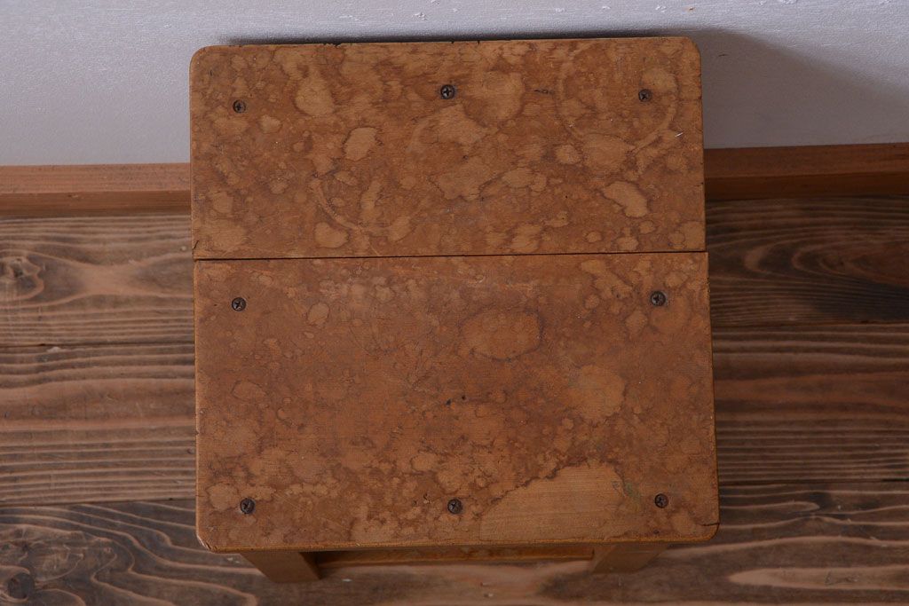 ヴィンテージ家具　ビンテージ　古い木のレトロな角スツール(1)