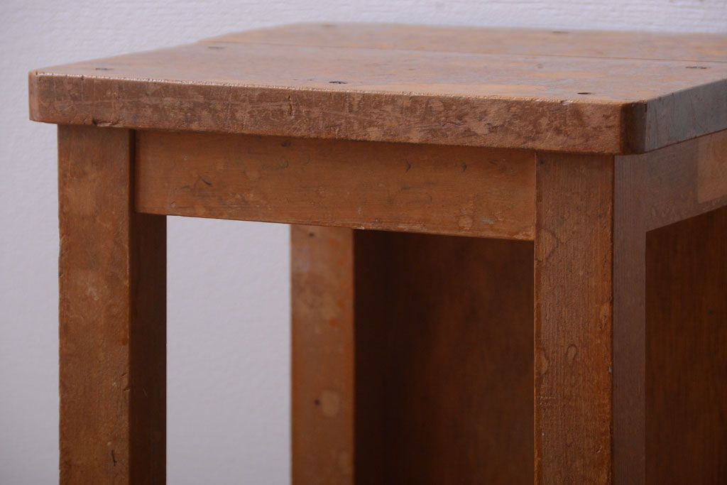 ヴィンテージ家具　ビンテージ　古い木のレトロな角スツール(1)