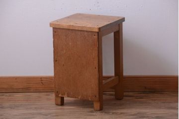 ヴィンテージ家具　ビンテージ　古い木のレトロな角スツール(1)